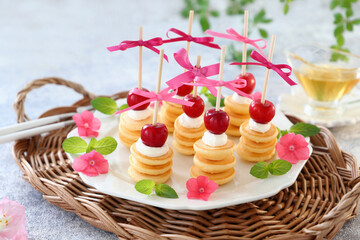 パンケーキシリアルピンチョス　さくらんぼ