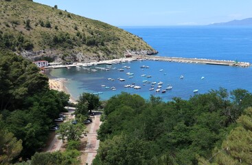 Palinuro – Scorcio del porto dal sentiero della pineta