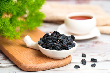 Black raisins 