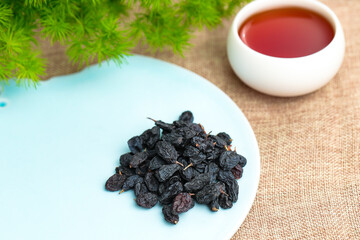 black raisin
