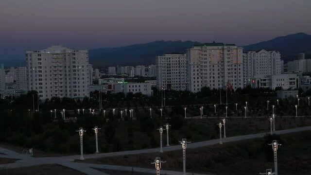 timelapse of the city at evening