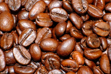 close up coffee beans and macro coffee beans on wood table 