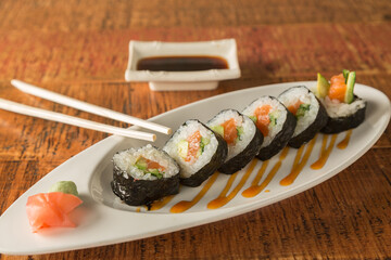 Eight pieces of sushi