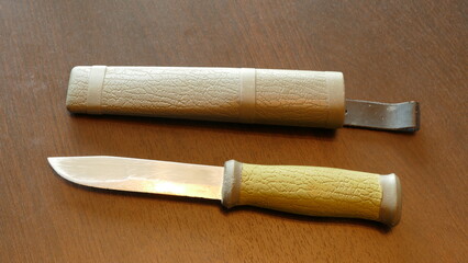 a set of large knives in a sheath