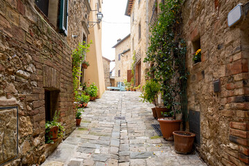 Fototapeta na wymiar STREETS OF A SMALL ITALIAN TOWN, tuscany