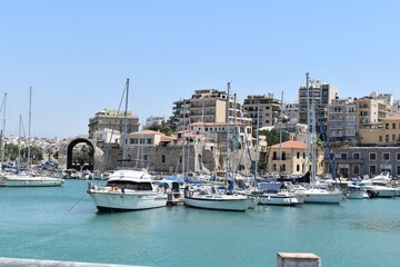 Fototapeta na wymiar port of Heraklion