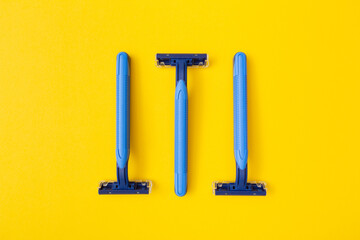 3 disposable razor blades
