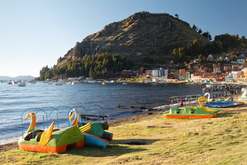 Sporty wodne na jeziorze titicaca