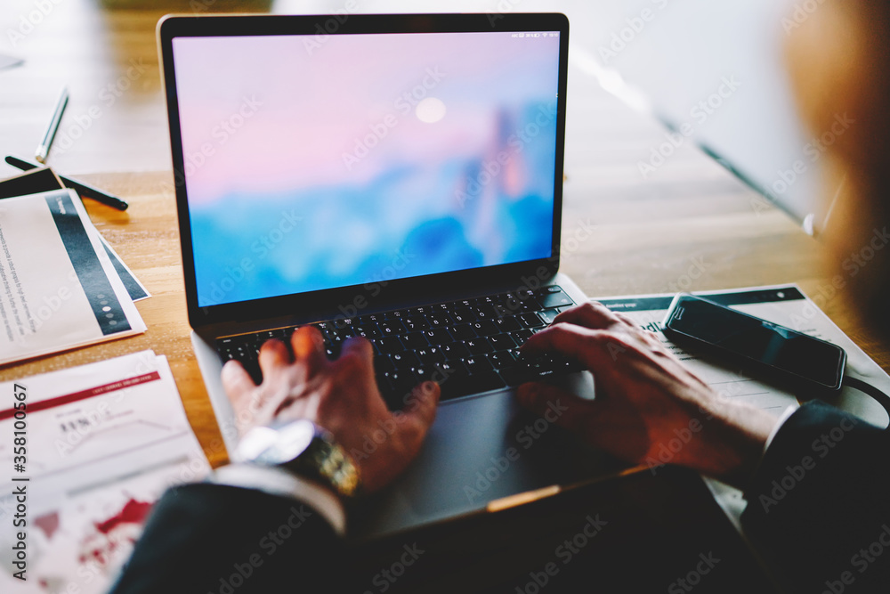 Fototapete cropped view of male hands typing text on keyboard and installing app on modern laptop computer usin