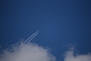 Fliegen in Zeichen von Corona