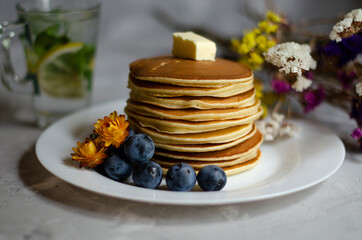 pancakes with honey and berries