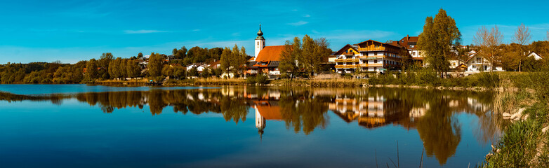 Obraz premium High resolution stitched panorama of a beautiful spring view with reflections at Windorf, Danube, Bavaria, Germany