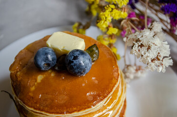 pancakes with honey and berries