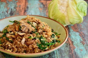 Cauliflower rice with spinach, garlic, mushroom and soy sauce