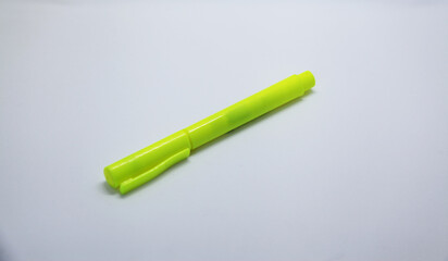 Fluorescent highlighter pen, an efficient marker with alcohol-based and non-toxic ink
