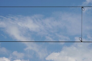 Oberleitung - Eisenbahn - mit Wolken