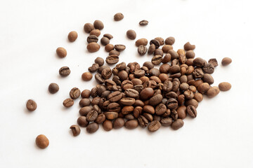 Fototapeta na wymiar coffee beans on white background