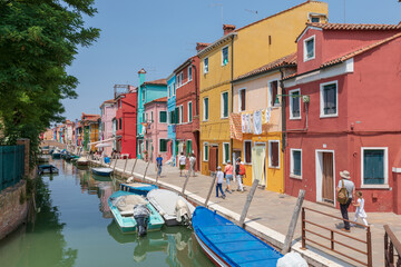 Naklejka na ściany i meble Panoramic view of coloured homes and water canal with boats in Burano