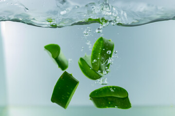 
Aloe vera falls in the water.