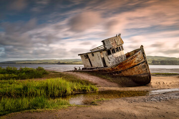 Fototapeta na wymiar old abandoned boat