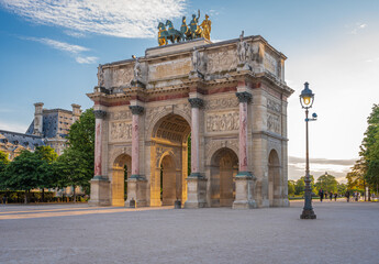 Fototapeta premium Paris, France - 06 14 2020: Carrousel Triumphal Arch at sunset