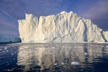 Fototapeta na wymiar huge floating glaciers in the sea illuminated by the sun's rays