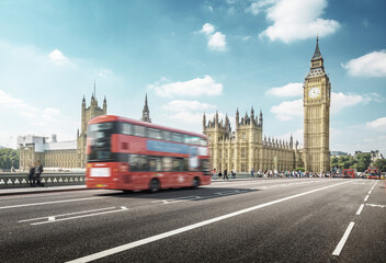Obraz na płótnie Canvas Westminster Bridge in London, UK