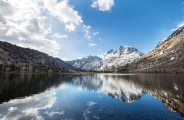 Fototapeta na wymiar Lake in Sierra Nevada