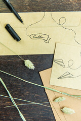 Briefe schreiben - DIY Briefumschläge kreativ gestalten - Briefumschlag bemalt, gezeichnet