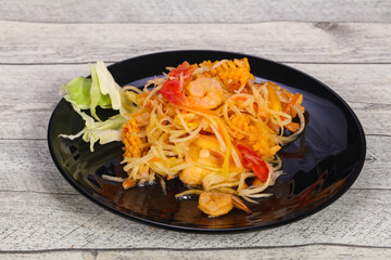 Thai salad with papaya and prawn
