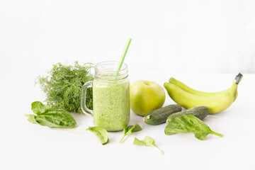 Mixed green smoothie with ingredients