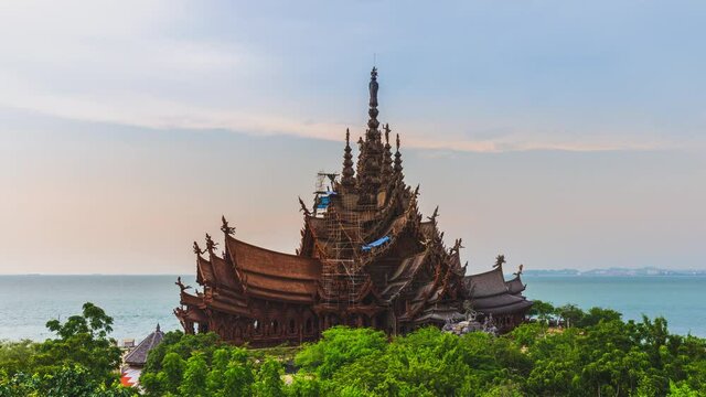 The Sanctuary of Truth (Prasat Sut Ja-Tum).The largest wooden castle in the world. Is a gigantic wooden construction by the sea on the outskirts of Pattaya, Thailand