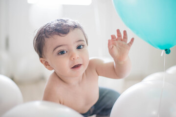 baby smiling with balloons 