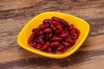 Red baked kidney in the bowl
