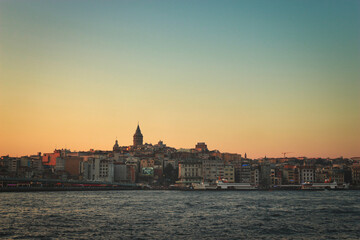 Obraz na płótnie Canvas Colorful image formed by sunset in galata tower