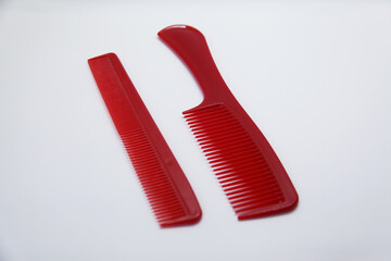 Plastic comb suitable for short and long haircuts, designed not to scratch the scalp or damage hair