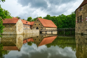 Fototapeta na wymiar Vorburg eine mittelalterlichen Wasserburg in Lüdinghausen