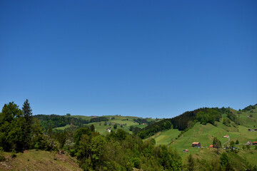 Fototapeta na wymiar Landschaftsidylle im Appenzellerland in der Schweiz 7.5.2020