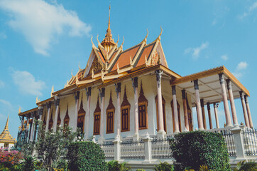 Palais royal de Phnom Penh et son jardin
