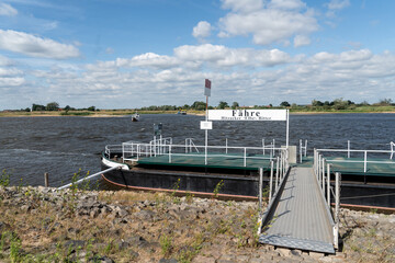 Elbfähre bei Hitzacker an der Elbe