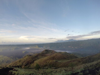 Cratère volcanique au mont Batur à Bali, Indonésie