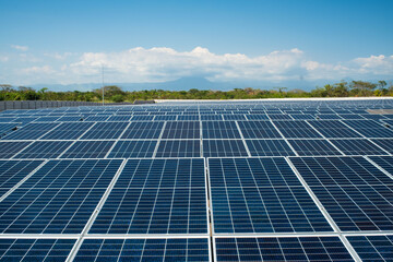 Paneles solares en El Salvador