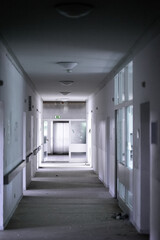 Flur einer alten Klinik (Psychiatrie)