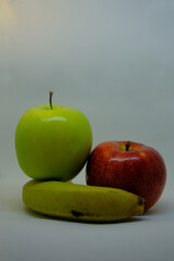 Composition of two apples and a banana.