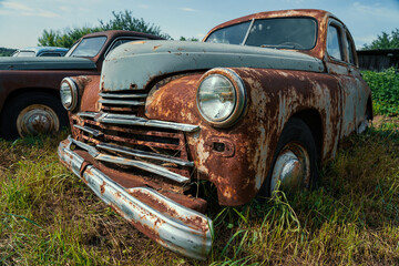 Obraz na płótnie Canvas Old retro rusty abandoned and forgotten cars, cemetery of vintage autos.