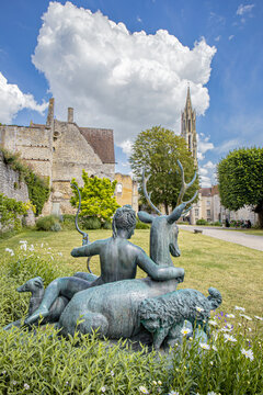 Senlis, ruines du ch&acirc;teau et cath&eacute;drale Notre-Dame