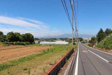 Fototapeta na wymiar 並木谷戸交差点付近から見た富士山（神奈川県横浜市泉区）