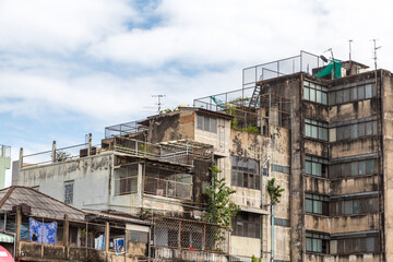 Fototapeta premium Old residential building in the city