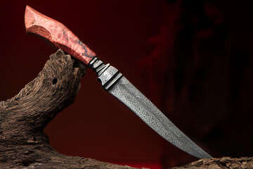 Cuchillo artesanal vaina de madera Damasco