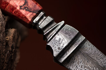 Cuchillo artesanal vaina de madera Damasco